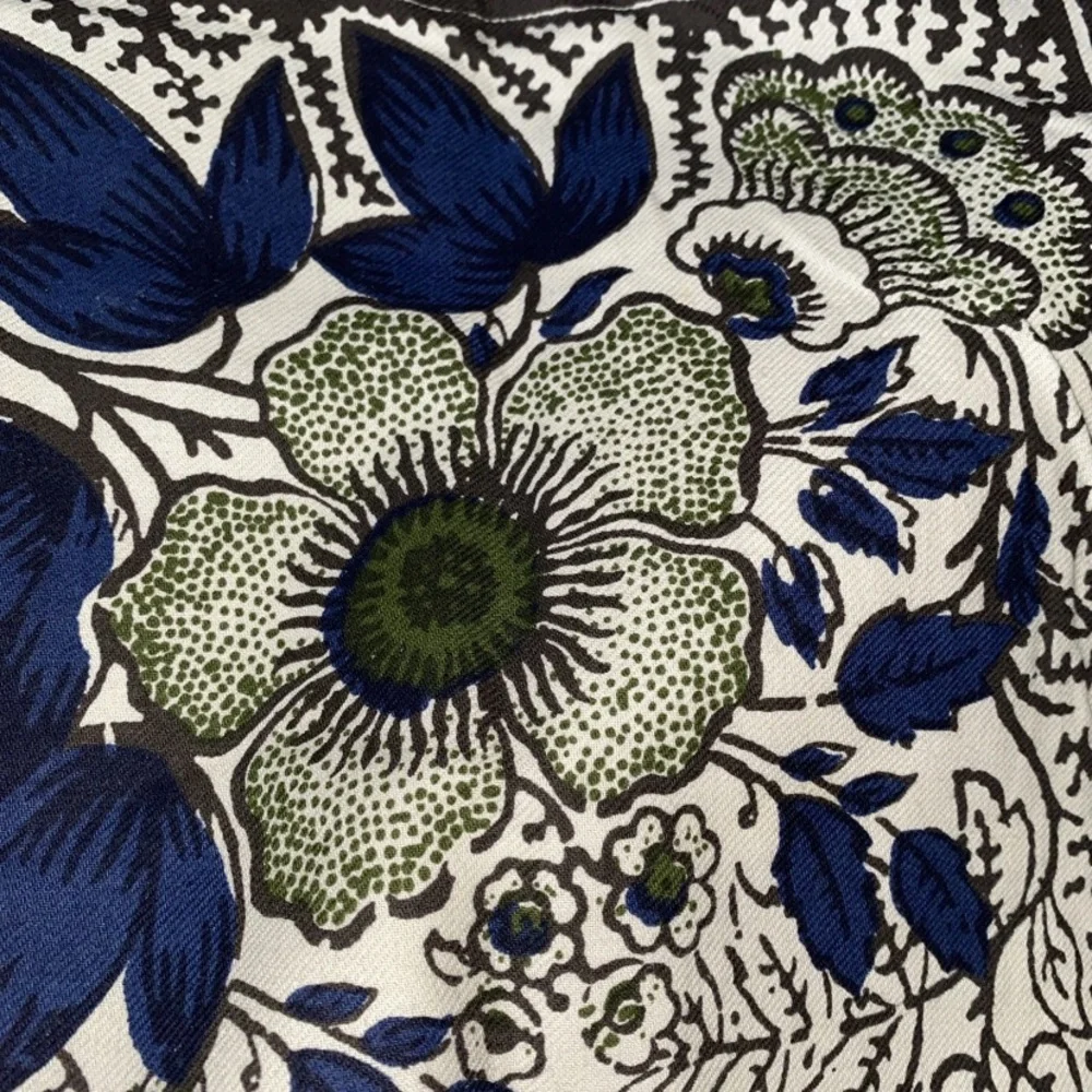 Williams Sonoma Navy Blue Cream Floral Placemats Set‎ (2)